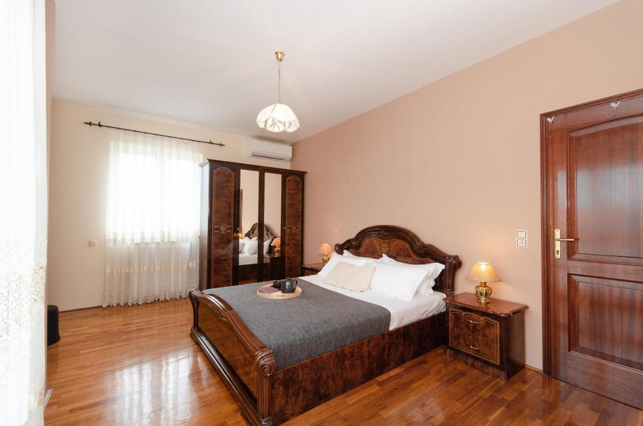 Villa Juliana 로비니 외부 사진