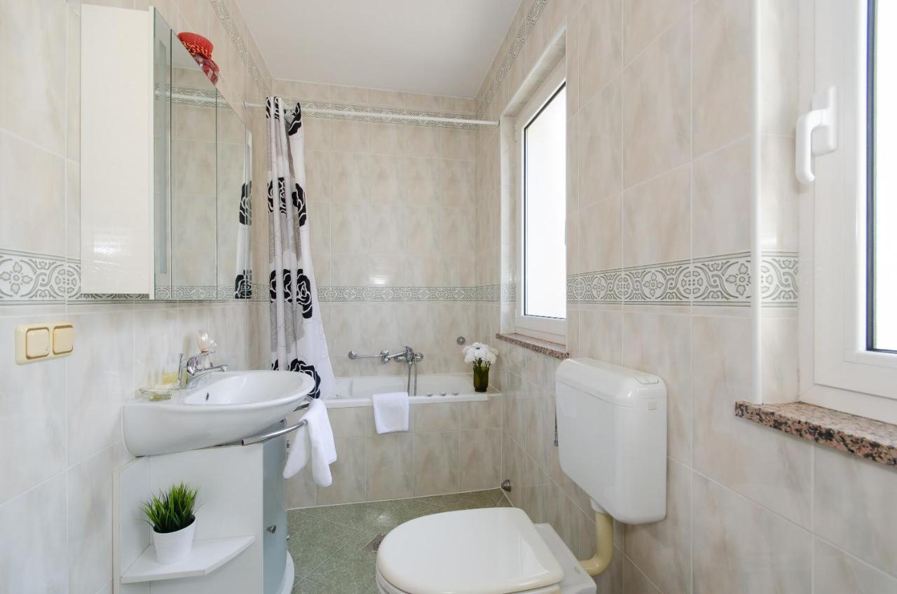 Villa Juliana 로비니 외부 사진